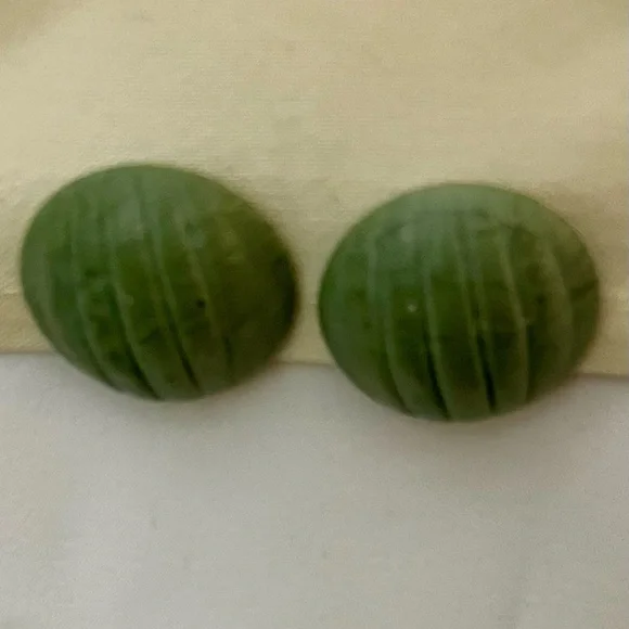 Jade Stone Ribbed Earrings - Picture 7 of 16